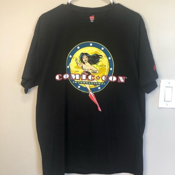 Comic Con Wonder Woman Black T-shirt Men’s large, great condition - Picture 1 of 7